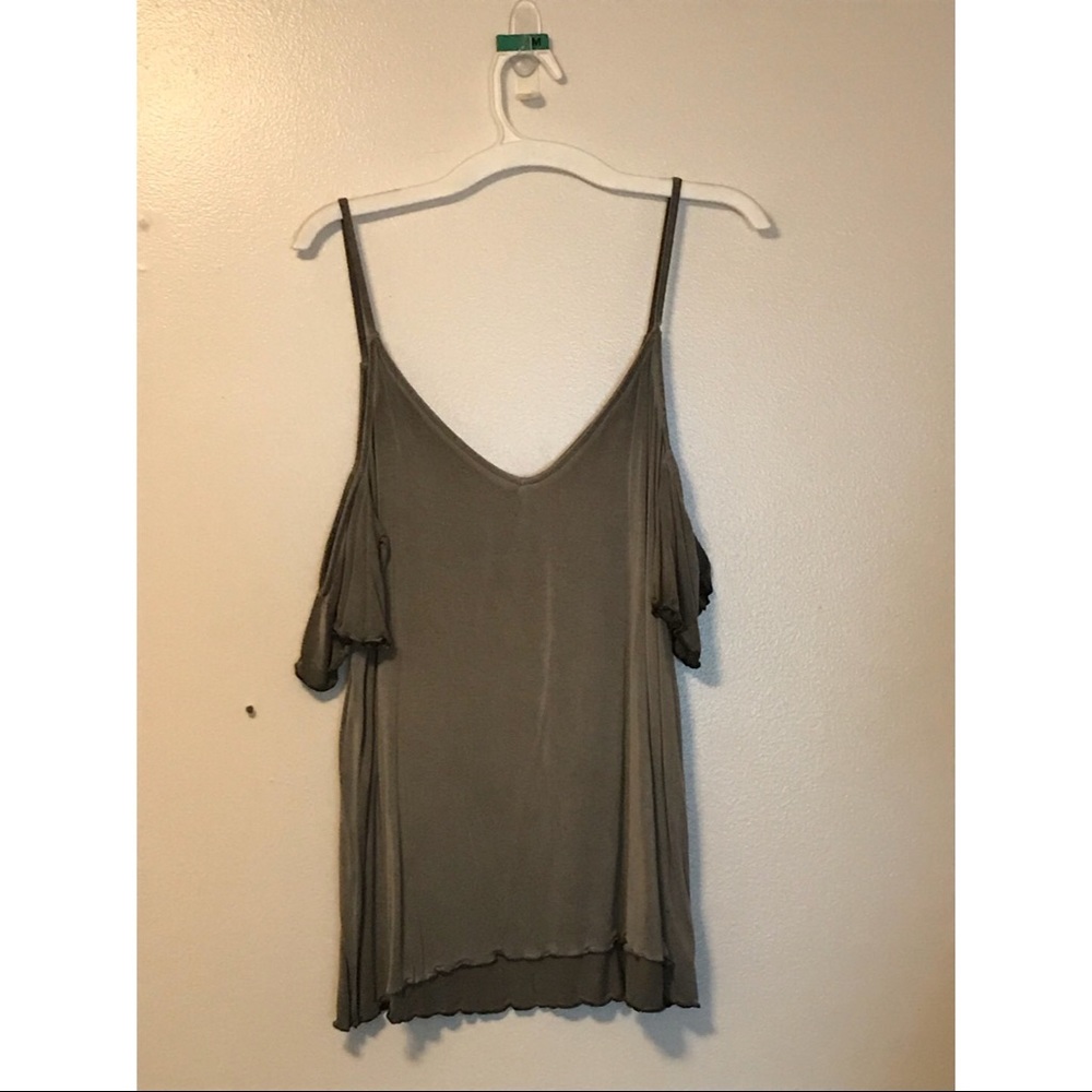 Tank top with exposed shoulder short sleeves